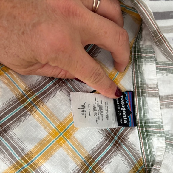 Patagonia cotton button down.  Size L - Picture 2 of 4